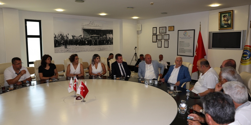 Bursa Büyükşehir Belediye Başkanı Mustafa Bozbey, Cumhuriyet Halk Partisi Karacabey İlçe Başkanı Mustafa Utku ile İl ve ilçe Teşkilatları yöneticileri; Odamıza Ziyarette Bulundular