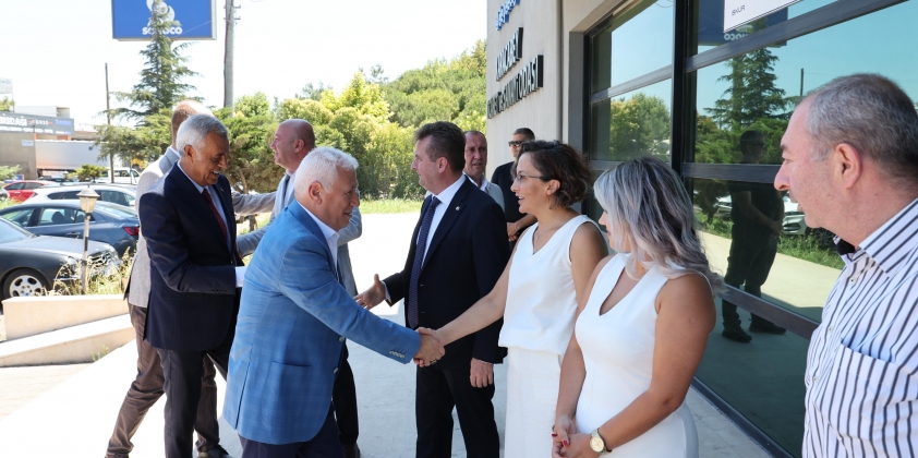 Bursa Büyükşehir Belediye Başkanı Mustafa Bozbey, Cumhuriyet Halk Partisi Karacabey İlçe Başkanı Mustafa Utku ile İl ve ilçe Teşkilatları yöneticileri; Odamıza Ziyarette Bulundular