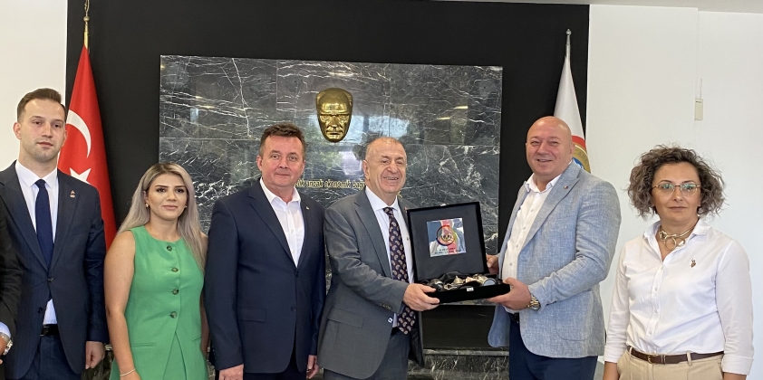 Karacabey Ticaret ve Sanayi Odası – Karacabey Ticaret Borsası - Karacabey Ziraat Odası olarak Zafer Partisi Genel Başkanı Prof. Dr. Ümit Özdağ’ı Karacabey Ticaret ve Sanayi Odası’nda ağırladık.