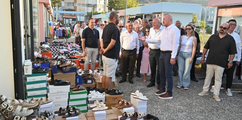  KARACABEY’DE GİRİŞİMCİLER ÇARŞISI HİZMETE AÇILDI
